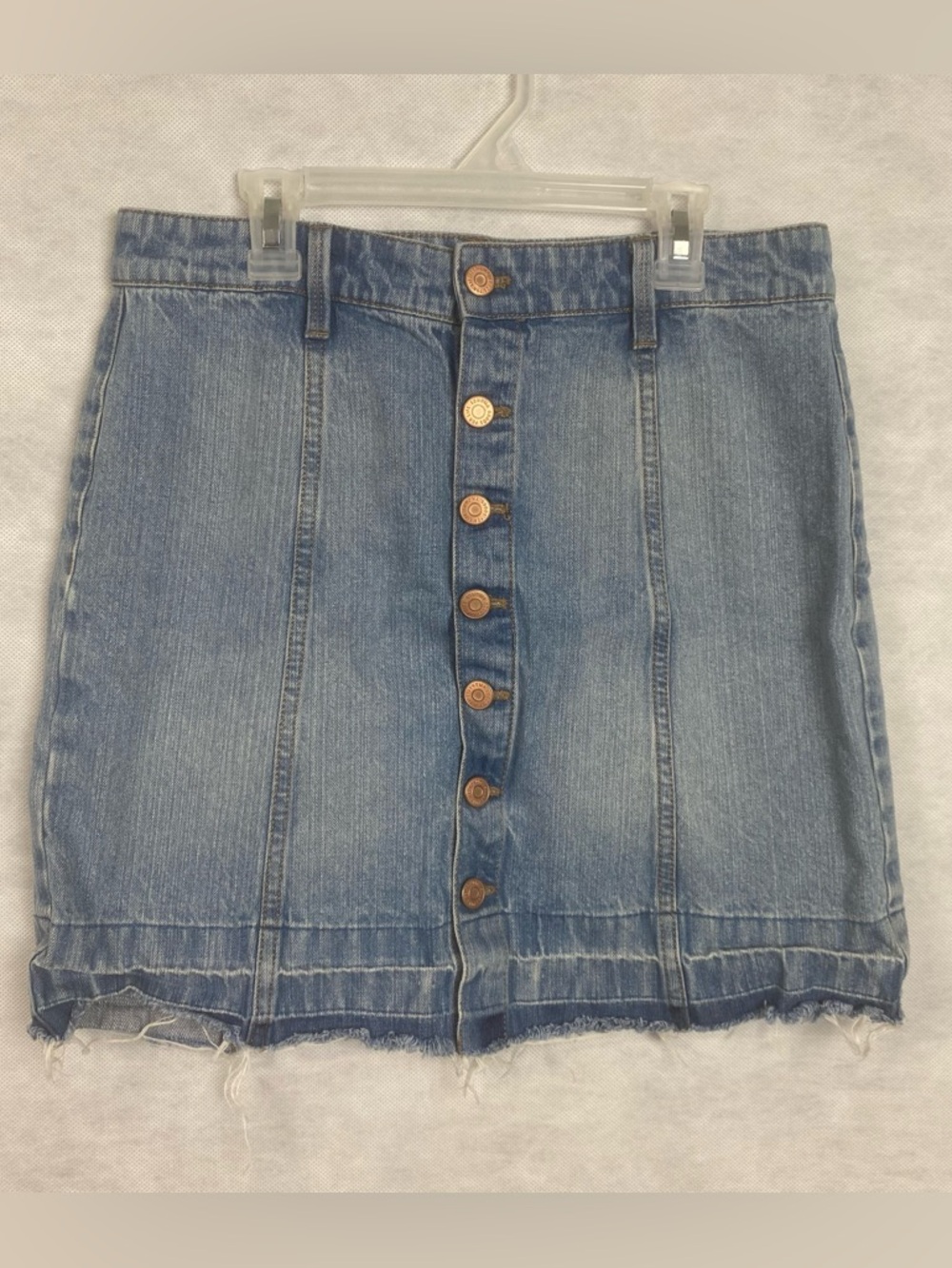 Sonoma Denim Skirt Women’s Size 4 Blue Jean Above knee Light Wash Frayed Hem